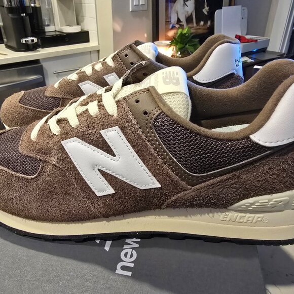 New Balance 574 Dark Mushroom Angora U574RBI Men Size 10 Casual Trainer NEW - Picture 1 of 14